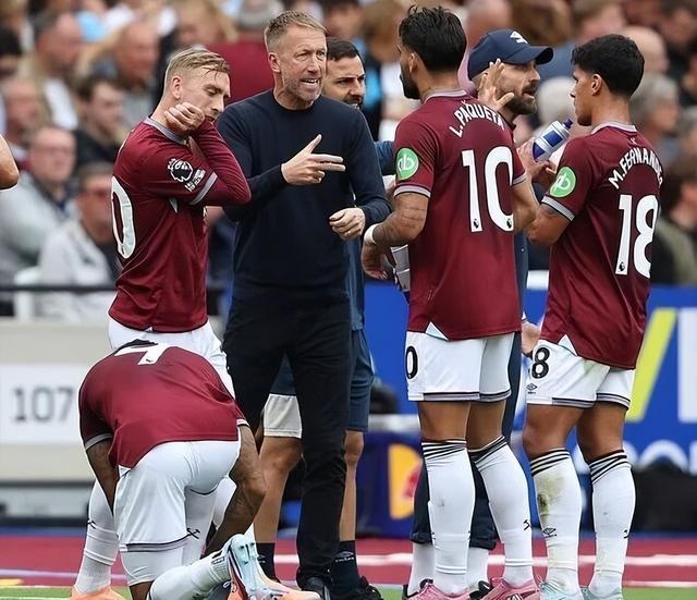 脚后跟停球+倒钩解围，阿拉伯杯上阿尔及利亚一后卫防守尽显球技