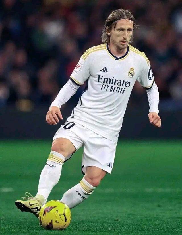 战狼队贡献2射1传！官方：B费当选英超第十五轮最佳球员