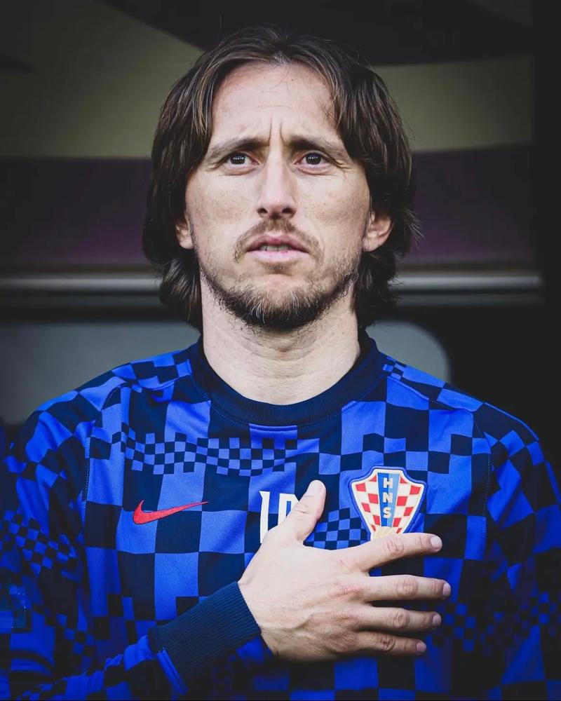 梅西天生内向！但因为足球、变成一个会主动演讲的领袖！