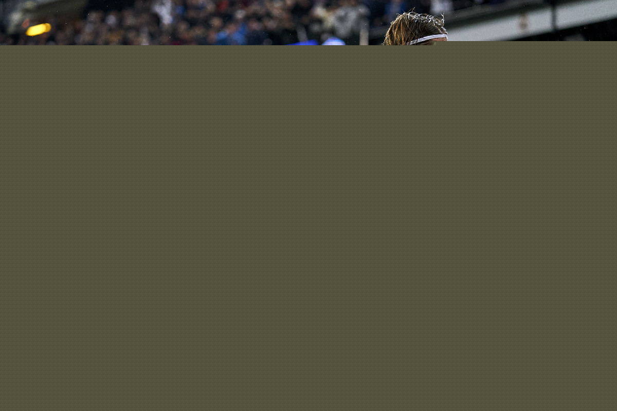 重庆两江新区十联屏打出多个宣传语，庆祝重庆铜梁龙冲超成功